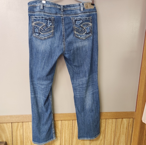 Silver Jeans women's 22/33L, distressed look. - Picture 2 of 3
